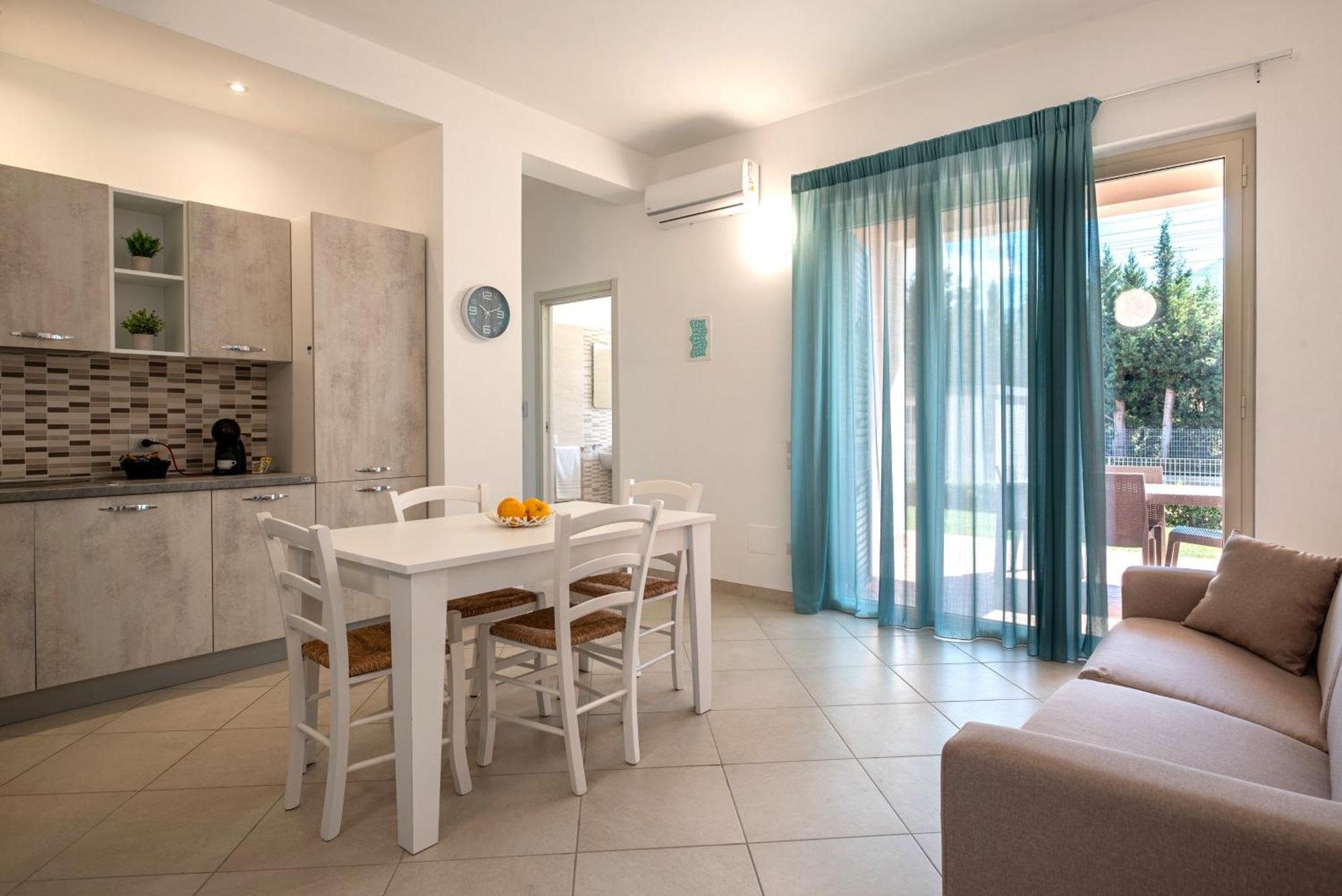 SantʼAgata di Militello Icaro Residence Apartments With A Beautiful Pool מראה חיצוני תמונה