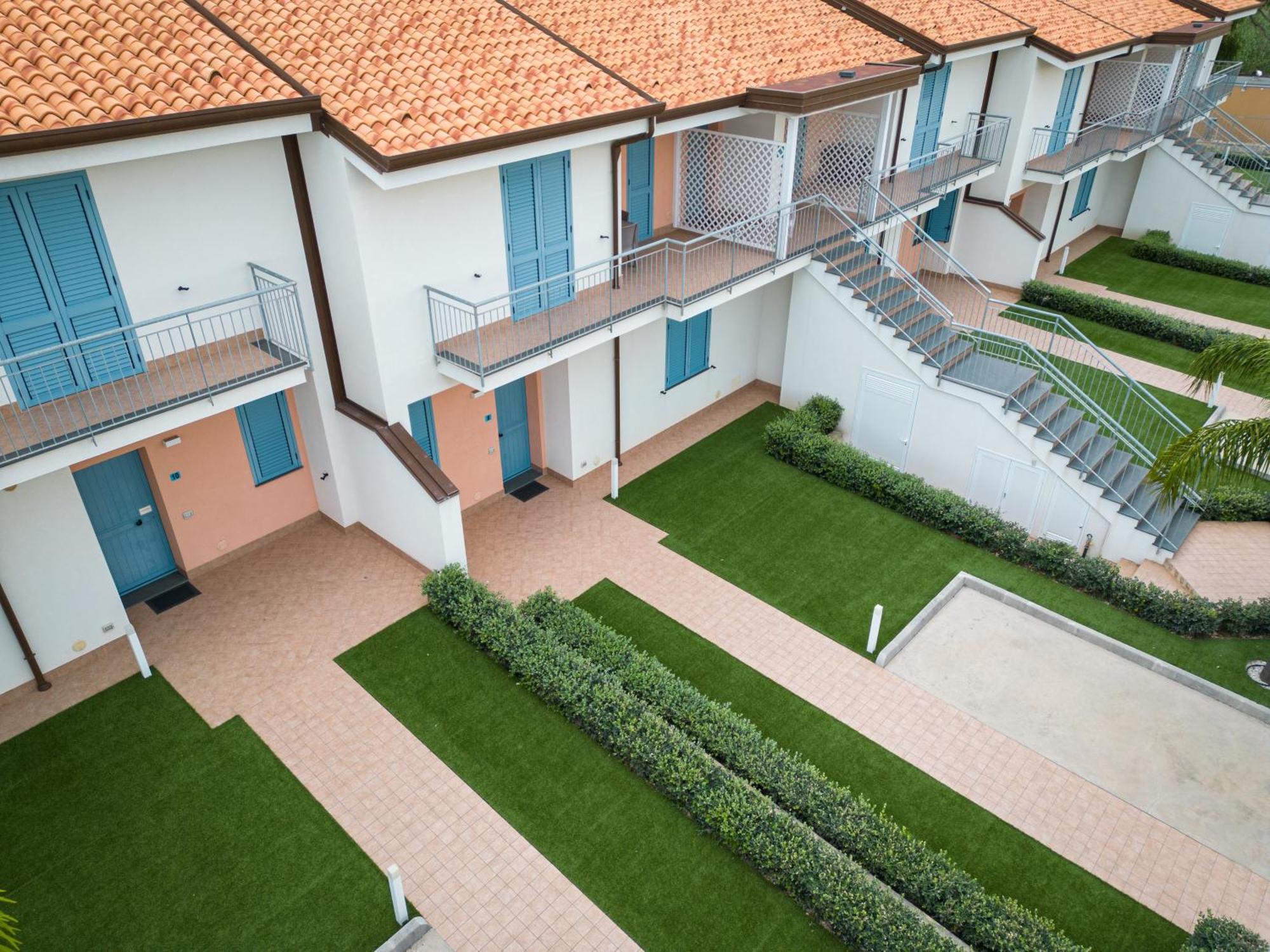 SantʼAgata di Militello Icaro Residence Apartments With A Beautiful Pool מראה חיצוני תמונה