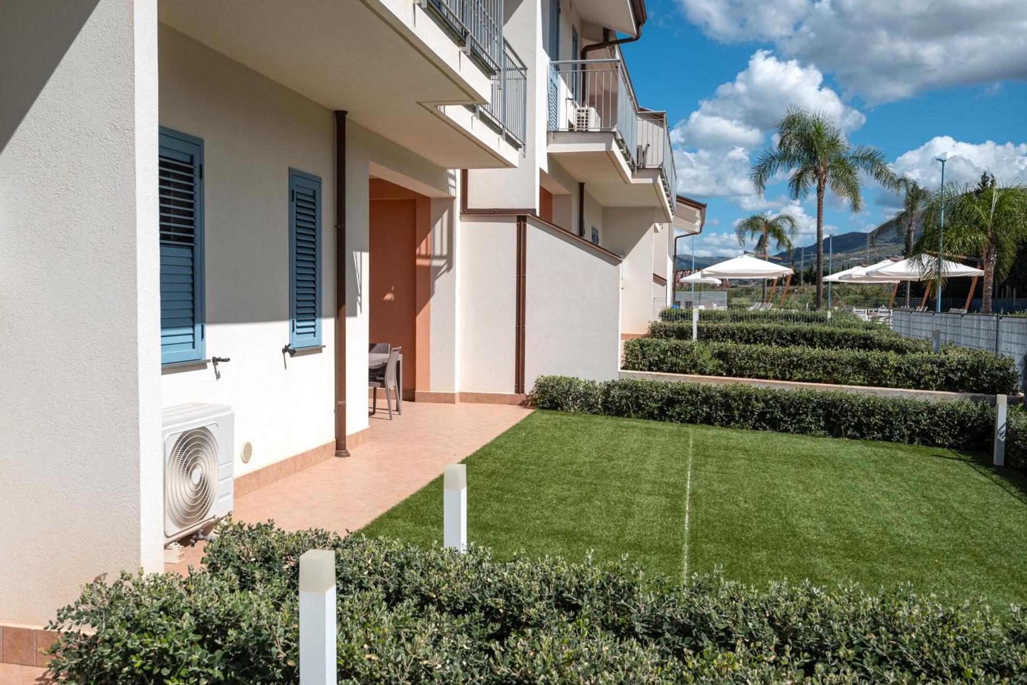 SantʼAgata di Militello Icaro Residence Apartments With A Beautiful Pool מראה חיצוני תמונה
