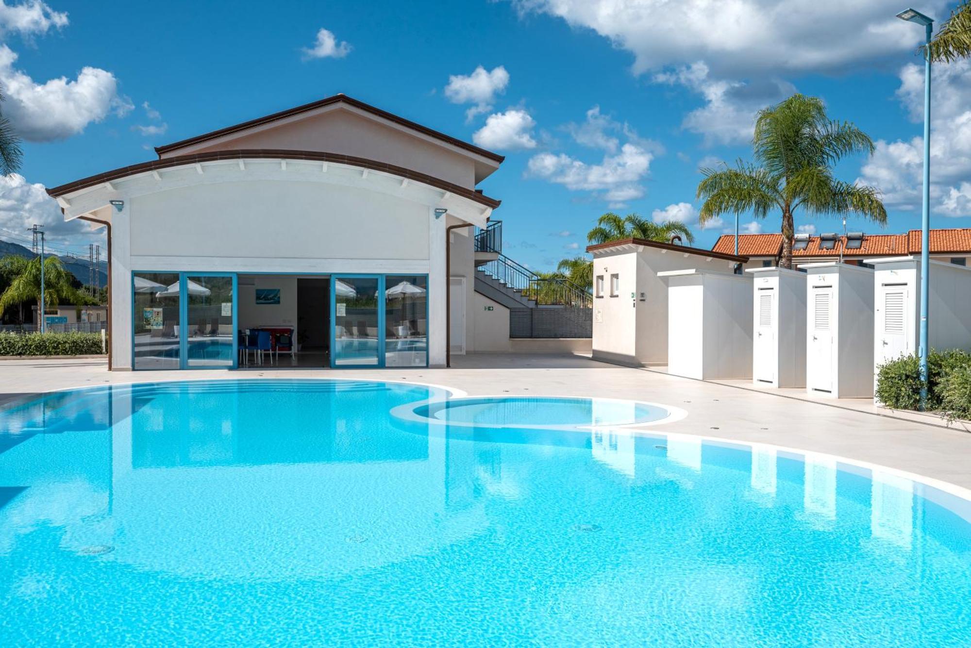 SantʼAgata di Militello Icaro Residence Apartments With A Beautiful Pool מראה חיצוני תמונה