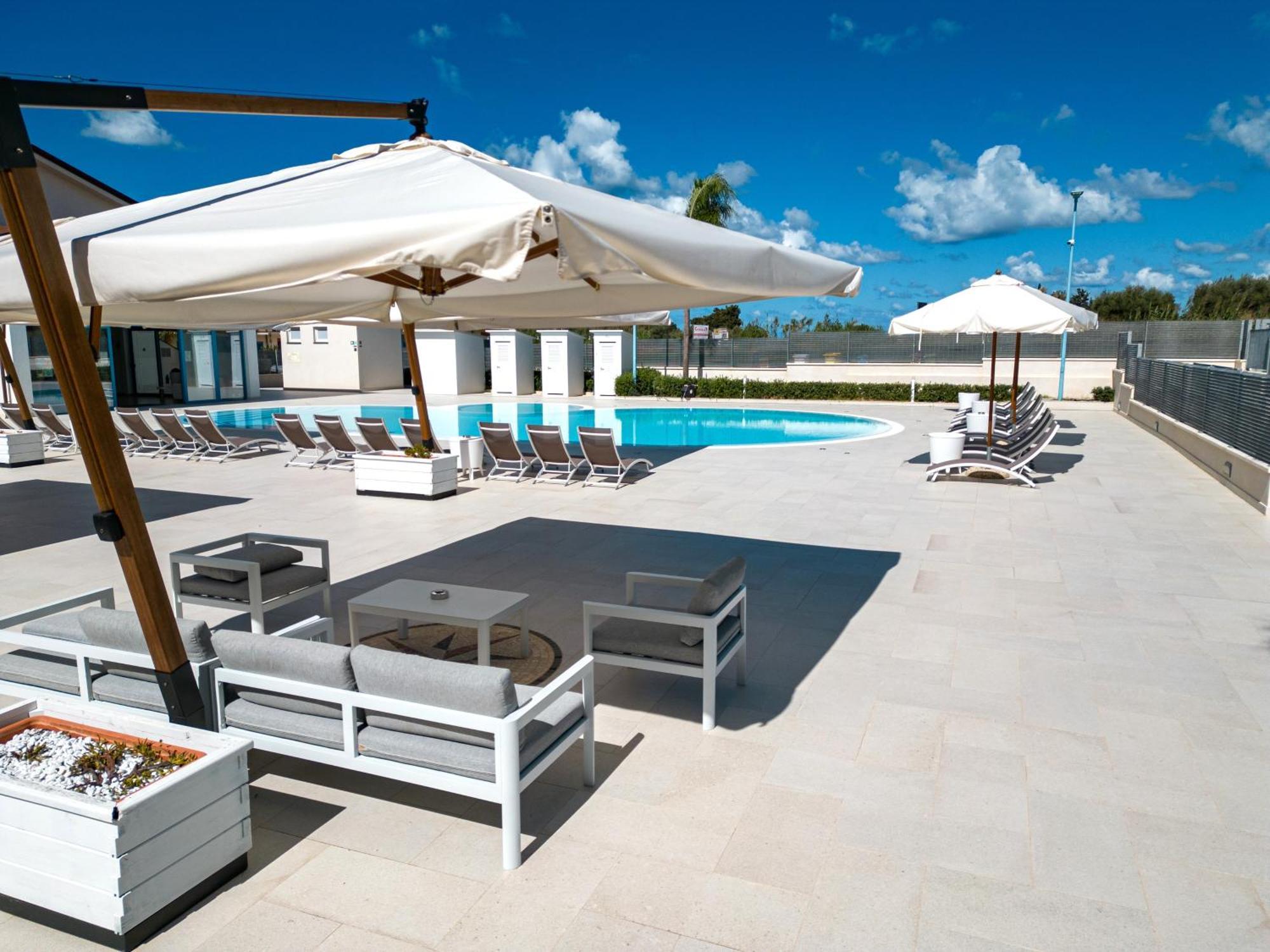 SantʼAgata di Militello Icaro Residence Apartments With A Beautiful Pool מראה חיצוני תמונה