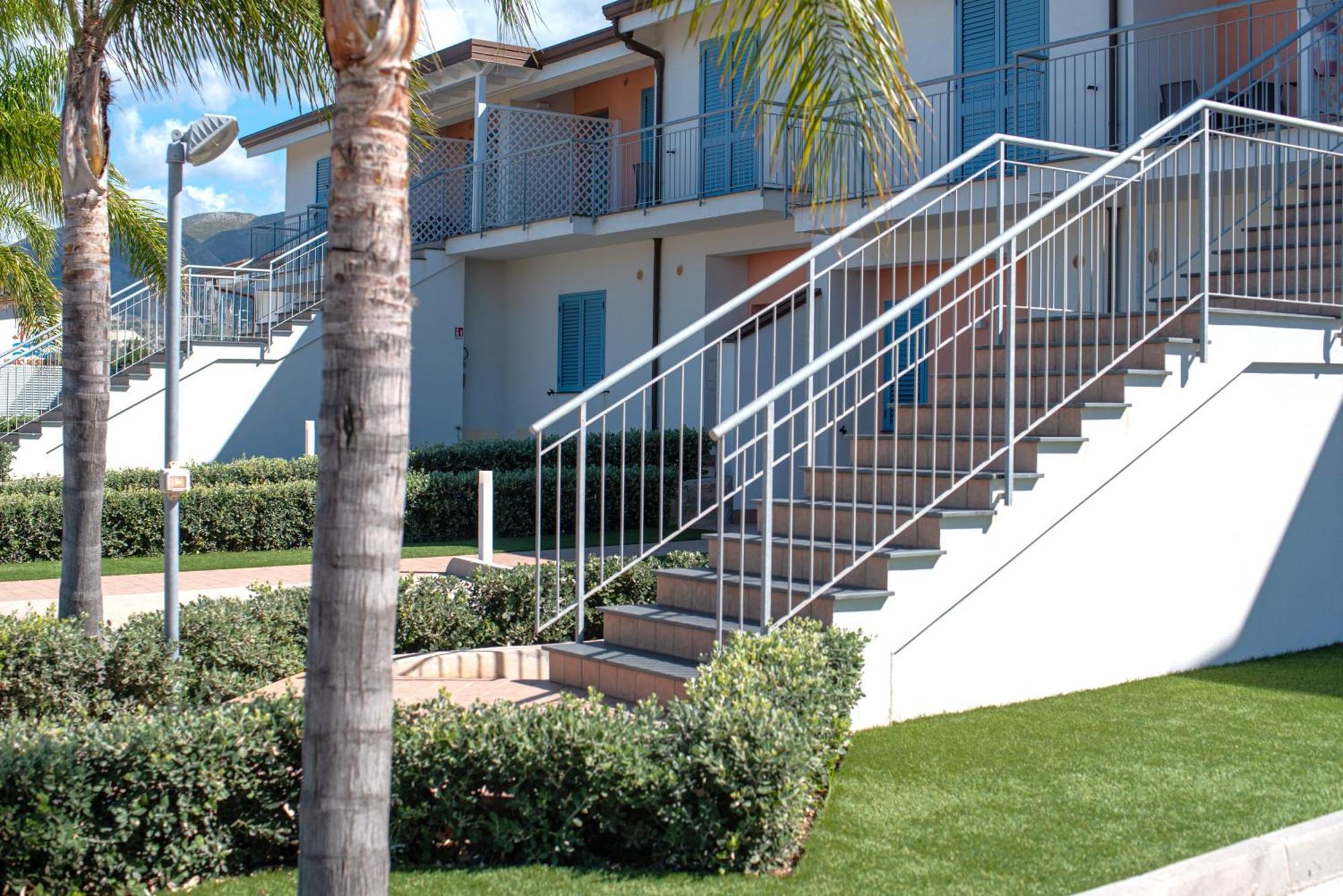 SantʼAgata di Militello Icaro Residence Apartments With A Beautiful Pool מראה חיצוני תמונה