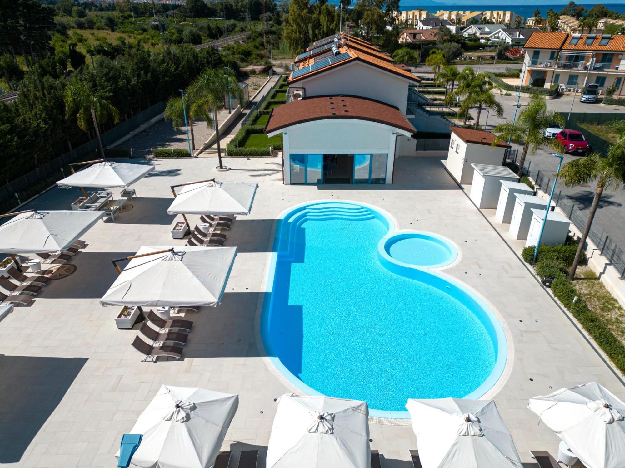 SantʼAgata di Militello Icaro Residence Apartments With A Beautiful Pool מראה חיצוני תמונה