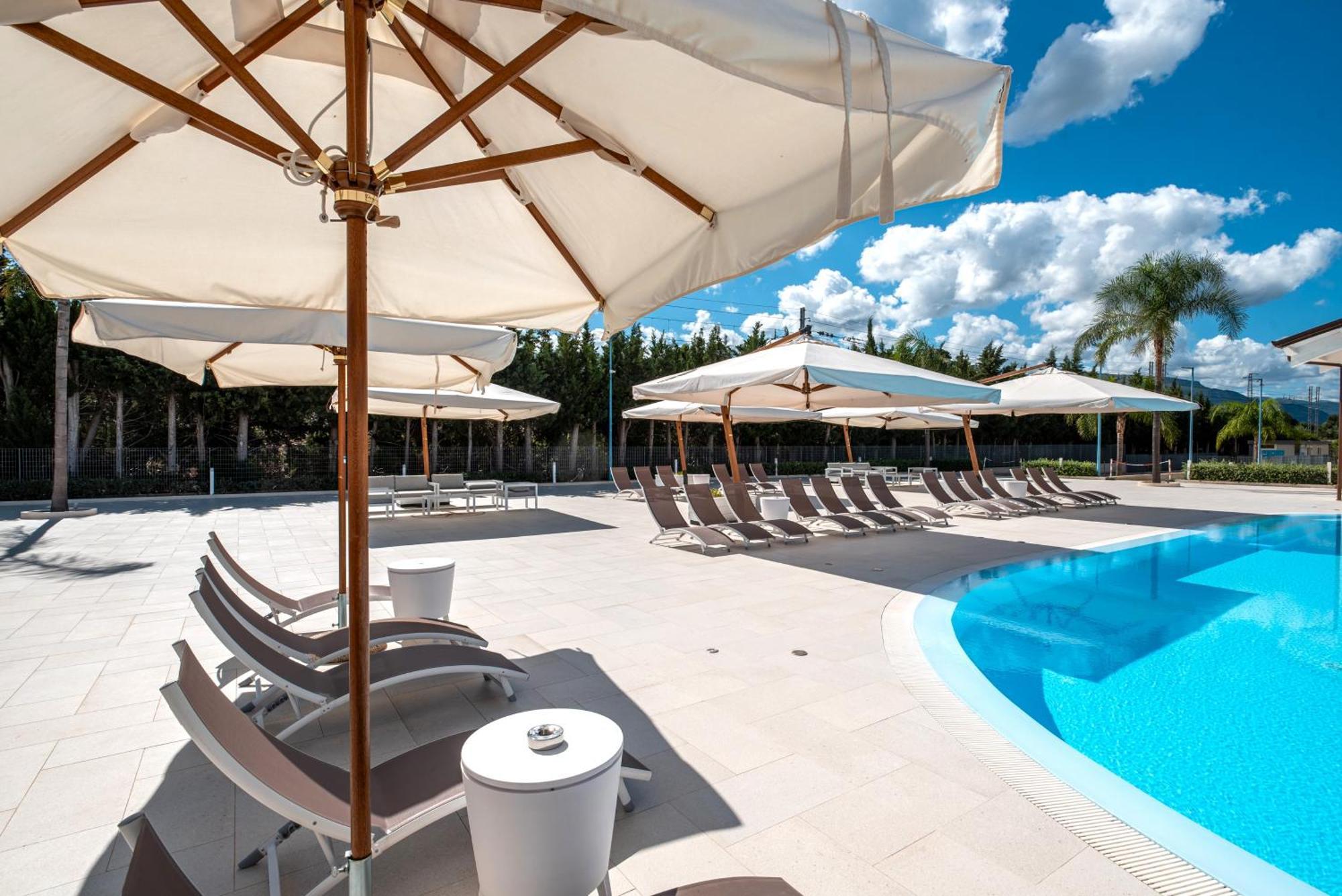 SantʼAgata di Militello Icaro Residence Apartments With A Beautiful Pool מראה חיצוני תמונה