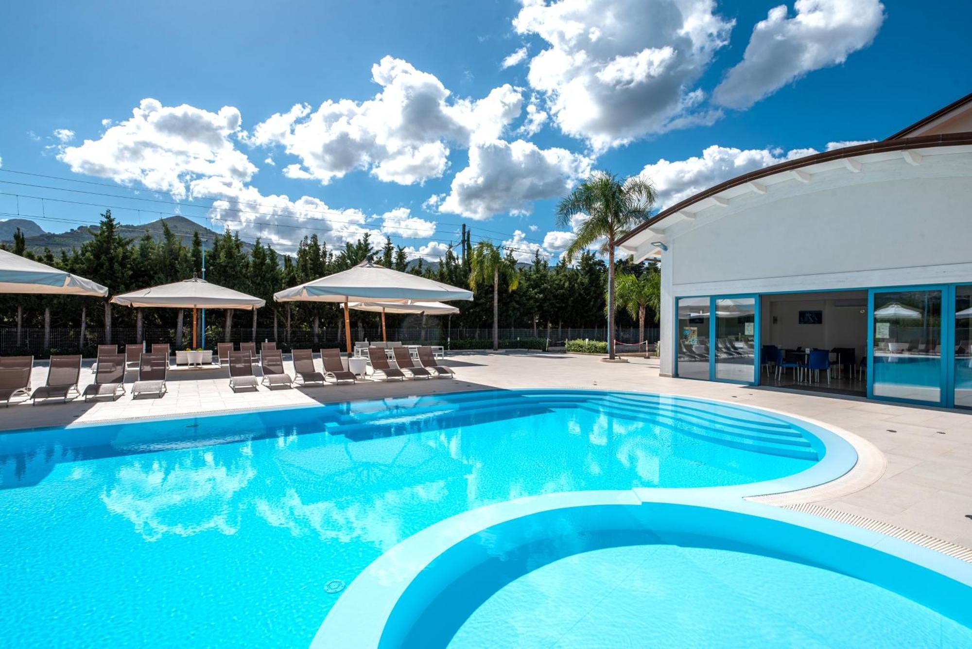 SantʼAgata di Militello Icaro Residence Apartments With A Beautiful Pool מראה חיצוני תמונה