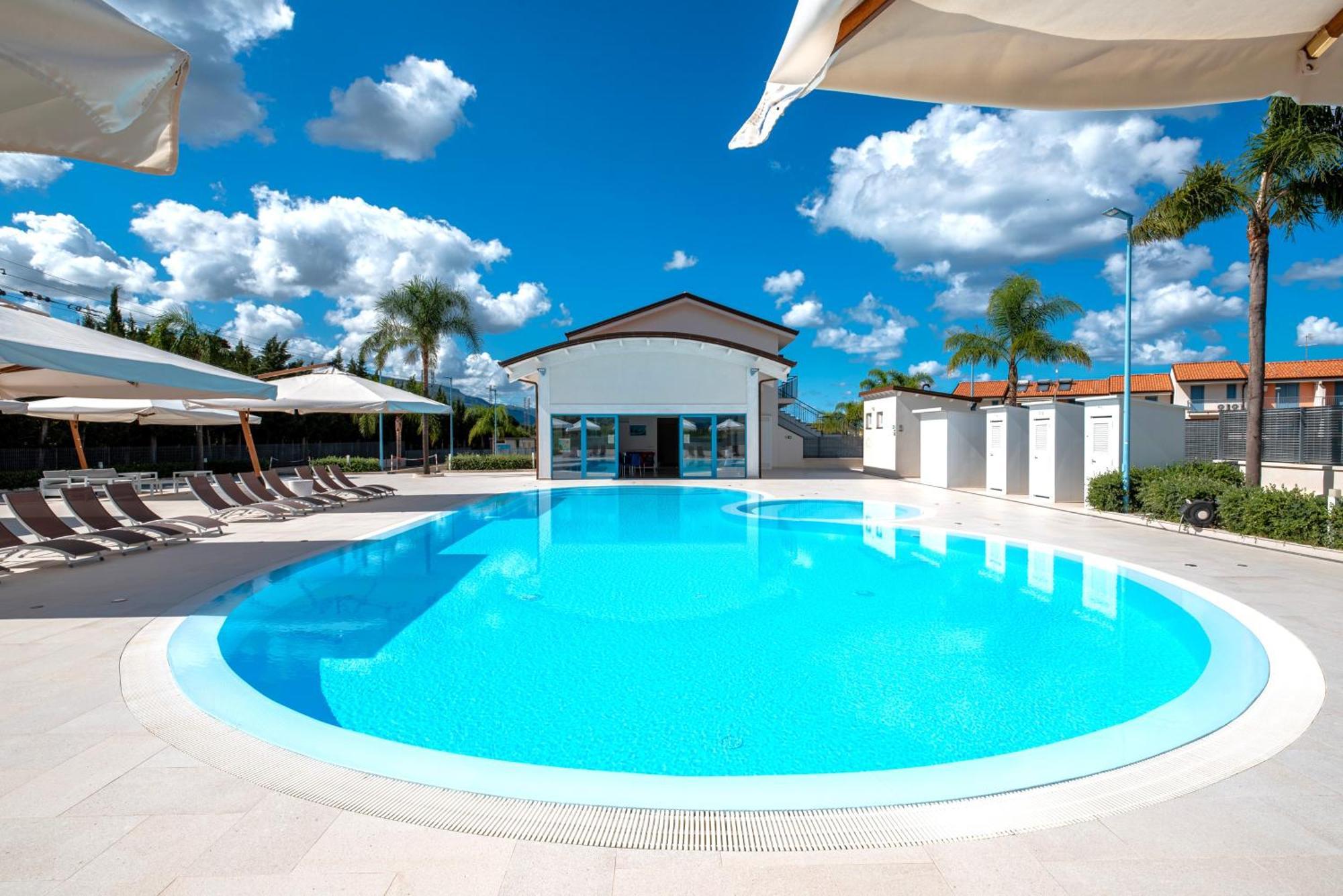 SantʼAgata di Militello Icaro Residence Apartments With A Beautiful Pool מראה חיצוני תמונה