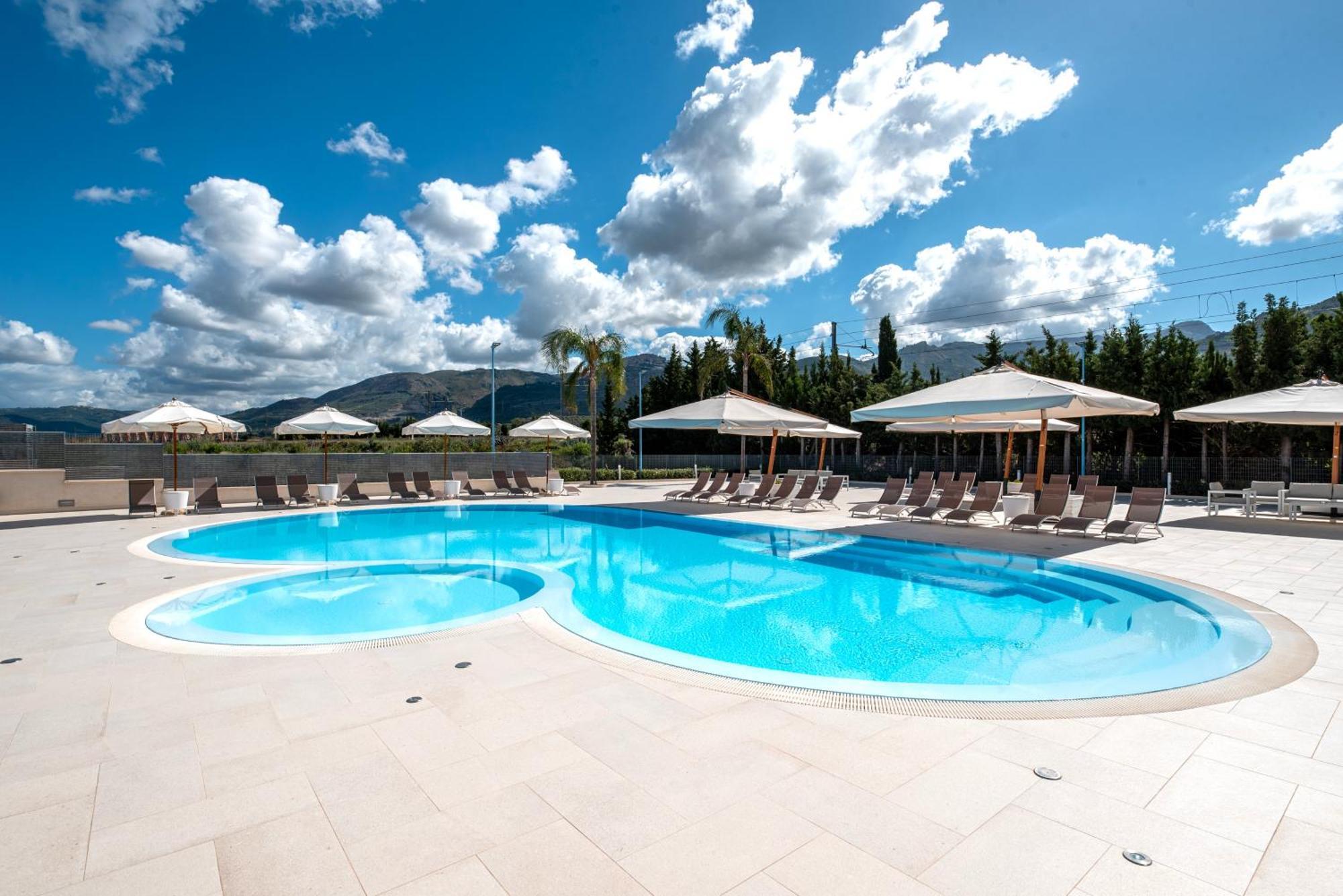 SantʼAgata di Militello Icaro Residence Apartments With A Beautiful Pool מראה חיצוני תמונה