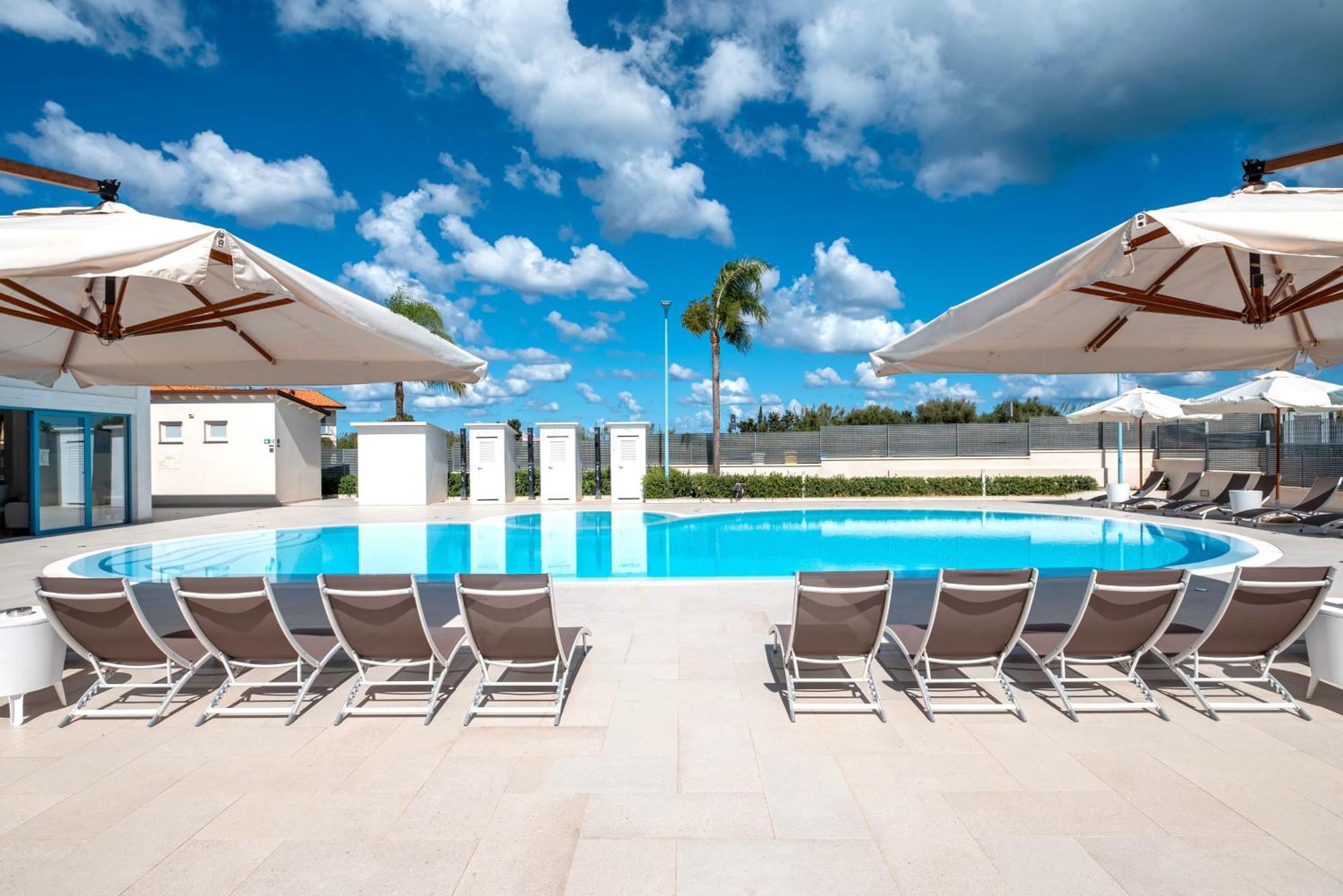 SantʼAgata di Militello Icaro Residence Apartments With A Beautiful Pool מראה חיצוני תמונה