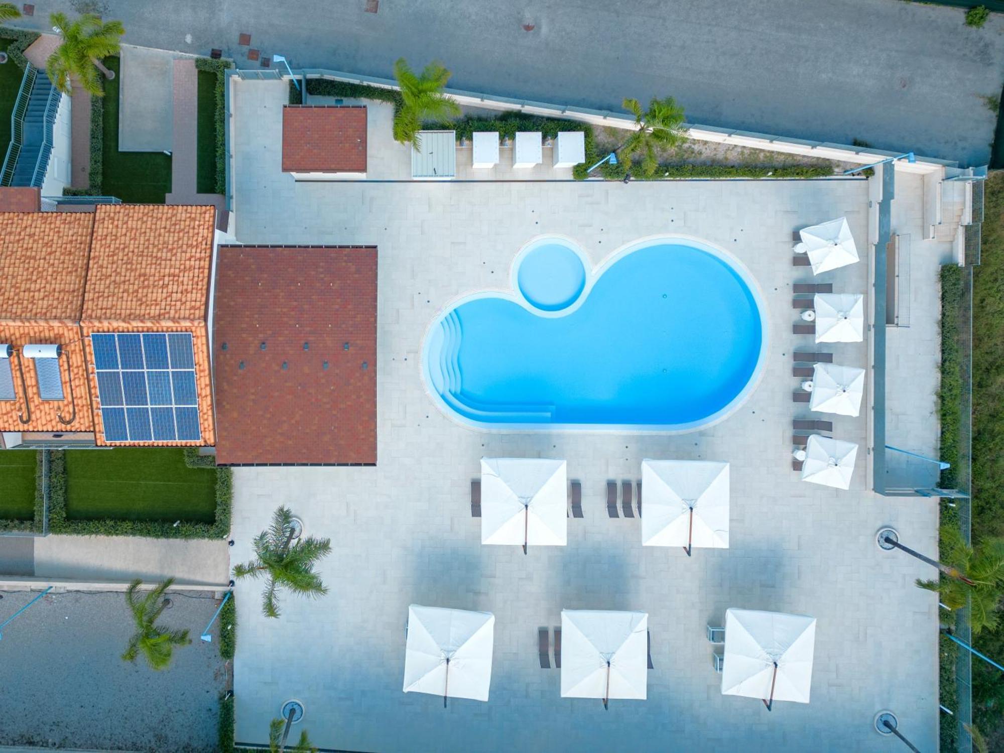 SantʼAgata di Militello Icaro Residence Apartments With A Beautiful Pool מראה חיצוני תמונה