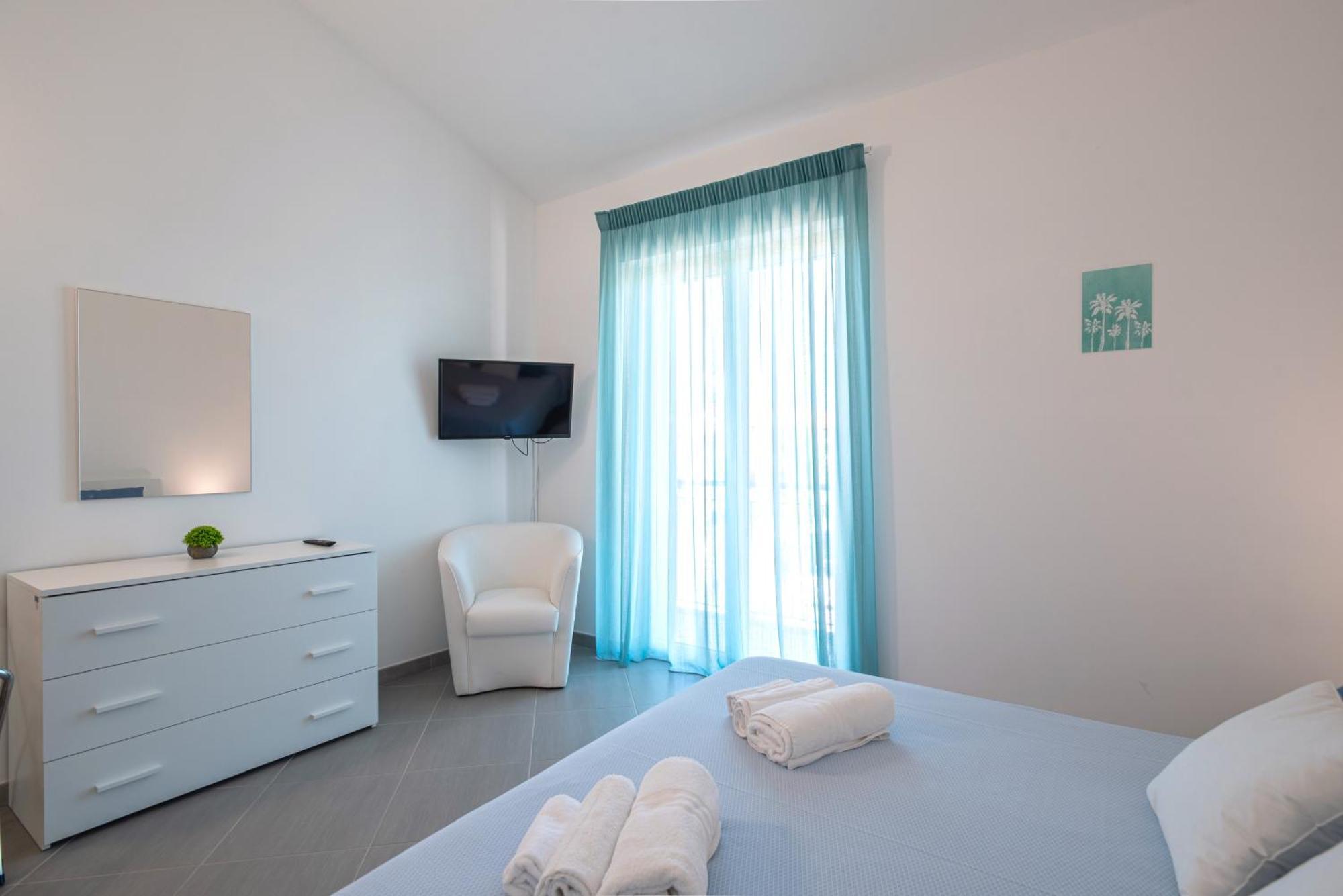 SantʼAgata di Militello Icaro Residence Apartments With A Beautiful Pool מראה חיצוני תמונה
