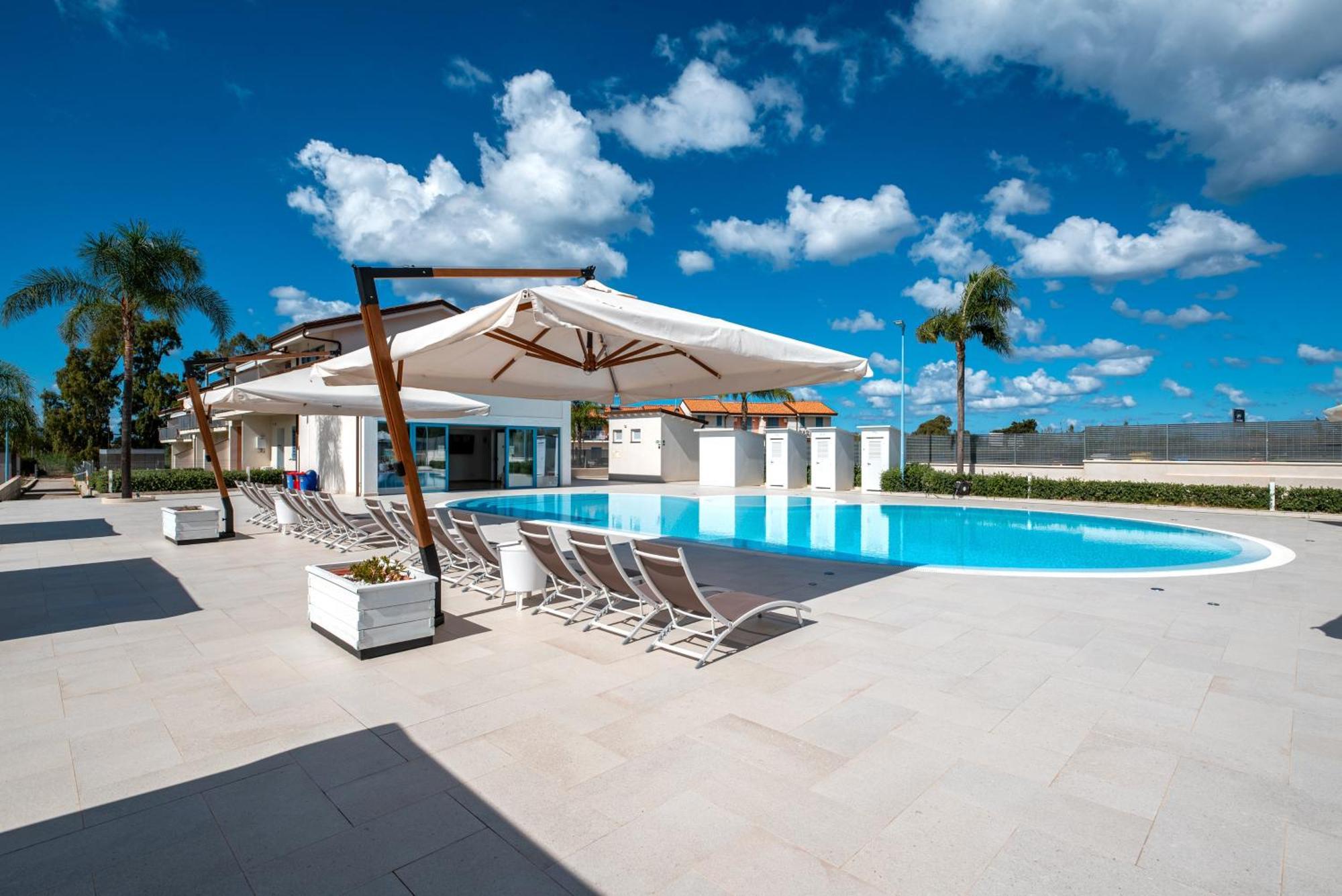 SantʼAgata di Militello Icaro Residence Apartments With A Beautiful Pool מראה חיצוני תמונה