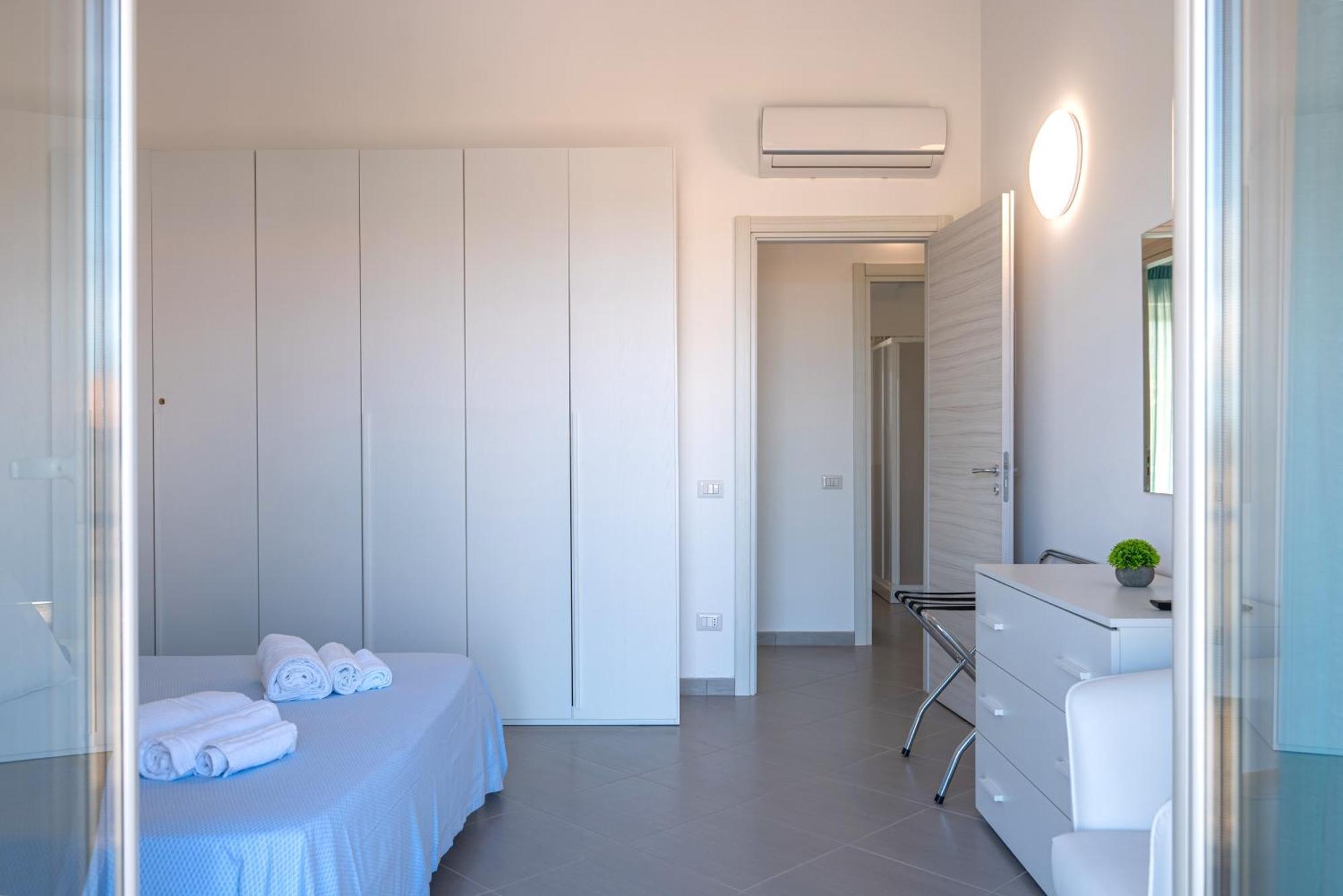 SantʼAgata di Militello Icaro Residence Apartments With A Beautiful Pool מראה חיצוני תמונה